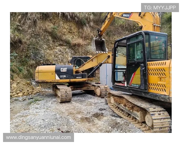 挖掘机底盘驱动轴油封更换